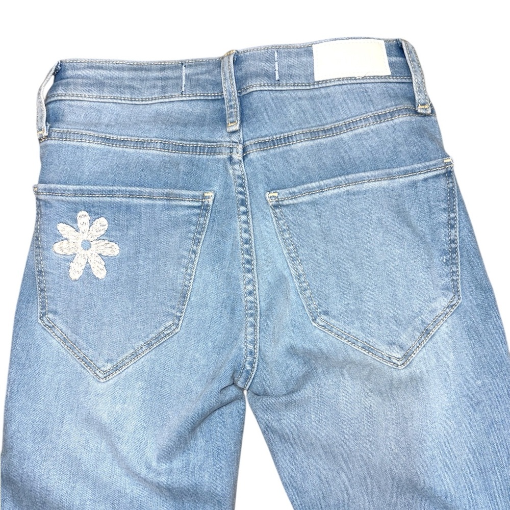 EUC Hollister High-Rise Vintage Flare Embroidered‎ White Daisy Jean Size W23 L32 - Picture 9 of 10
